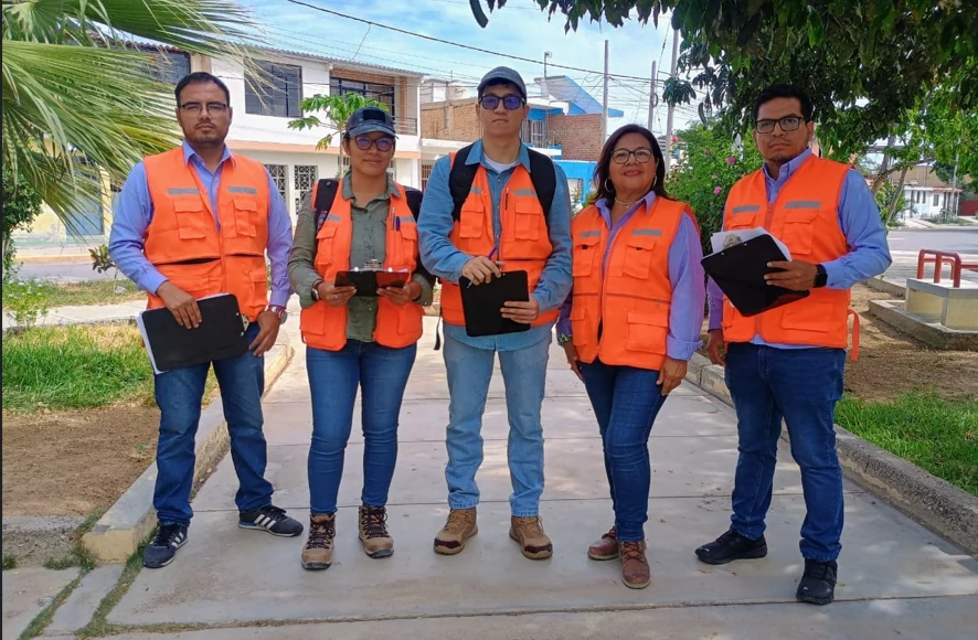 Equipo técnico de GKL Consulting en trabajo de saneamiento físico-legal